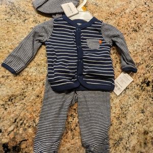 Carter New Born little 3 p piece outfit